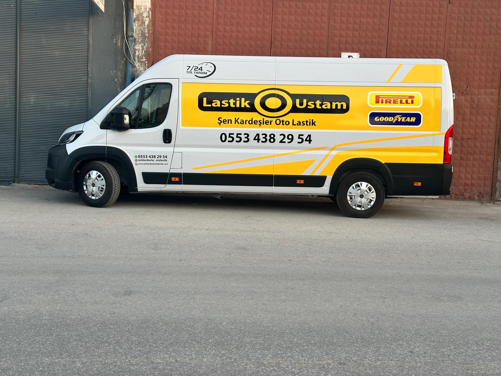 Şen Kardeşler Oto Lastik 7/24 mobil yol yardım aracı